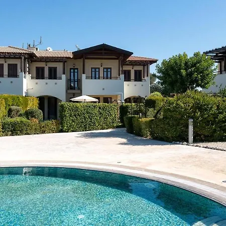 2 Bedroom Helena With Private Garden, Aphrodite Hills Apartment