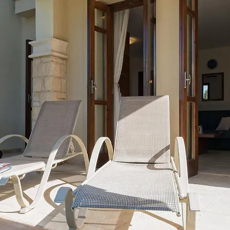 Apartment 2 Bedroom Helena With Private Garden, Aphrodite Hills Kouklia