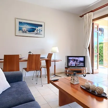 2 Bedroom Helena With Private Garden, Aphrodite Hills * Kúklia