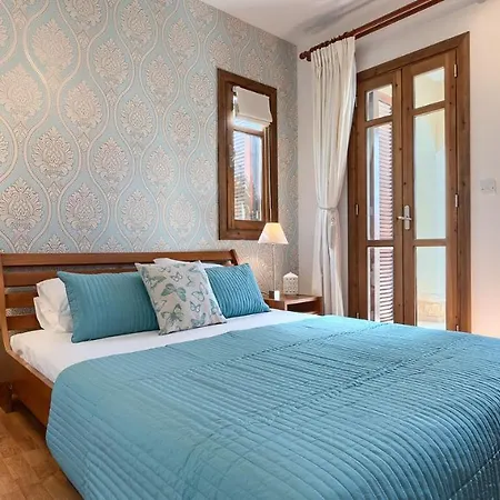 2 Bedroom Helena With Private Garden, Aphrodite Hills * Kúklia