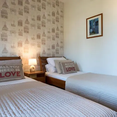 2 Bedroom Helena With Private Garden, Aphrodite Hills Apartman *