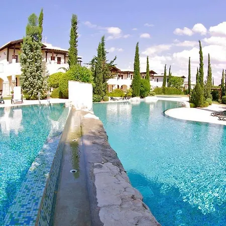 Apartman 2 Bedroom Helena With Private Garden, Aphrodite Hills Kúklia